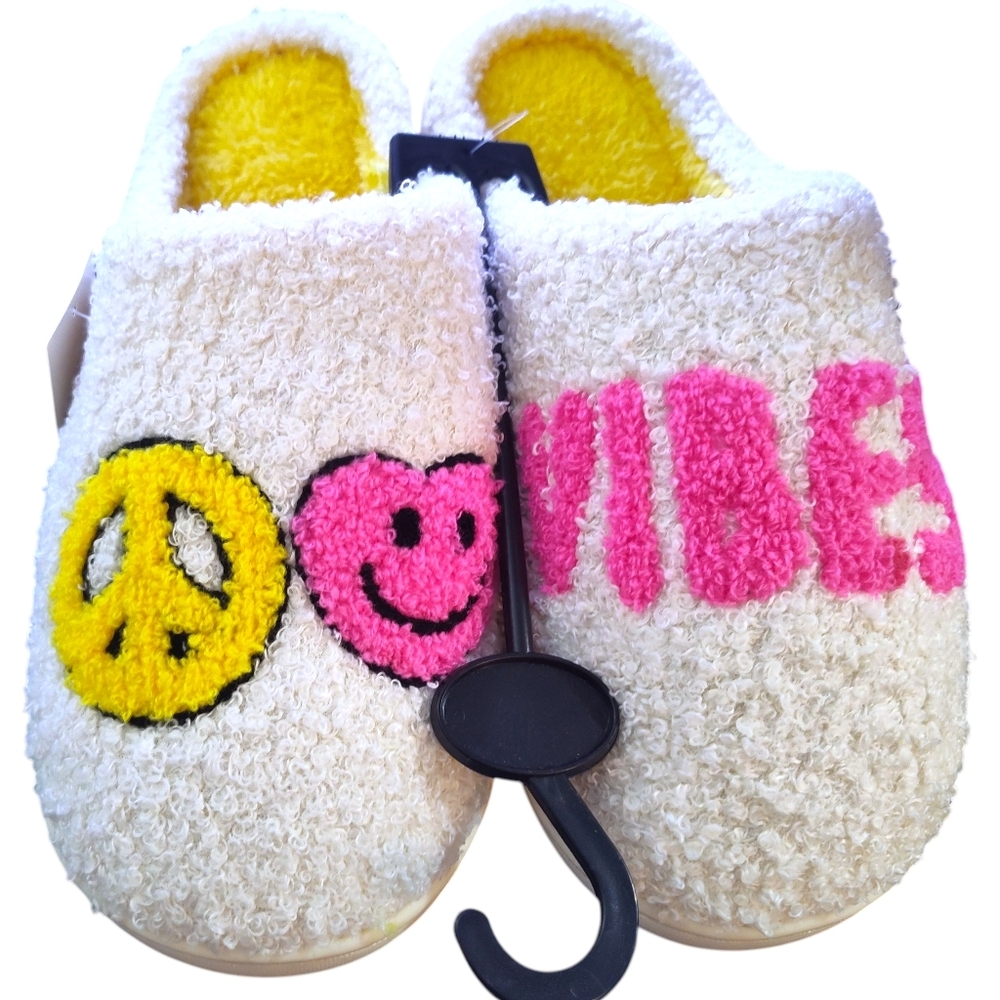 Women's Fuzzy Vibes Slippers - White Pink Yellow Size 8 - 9 - Picture 1 of 5